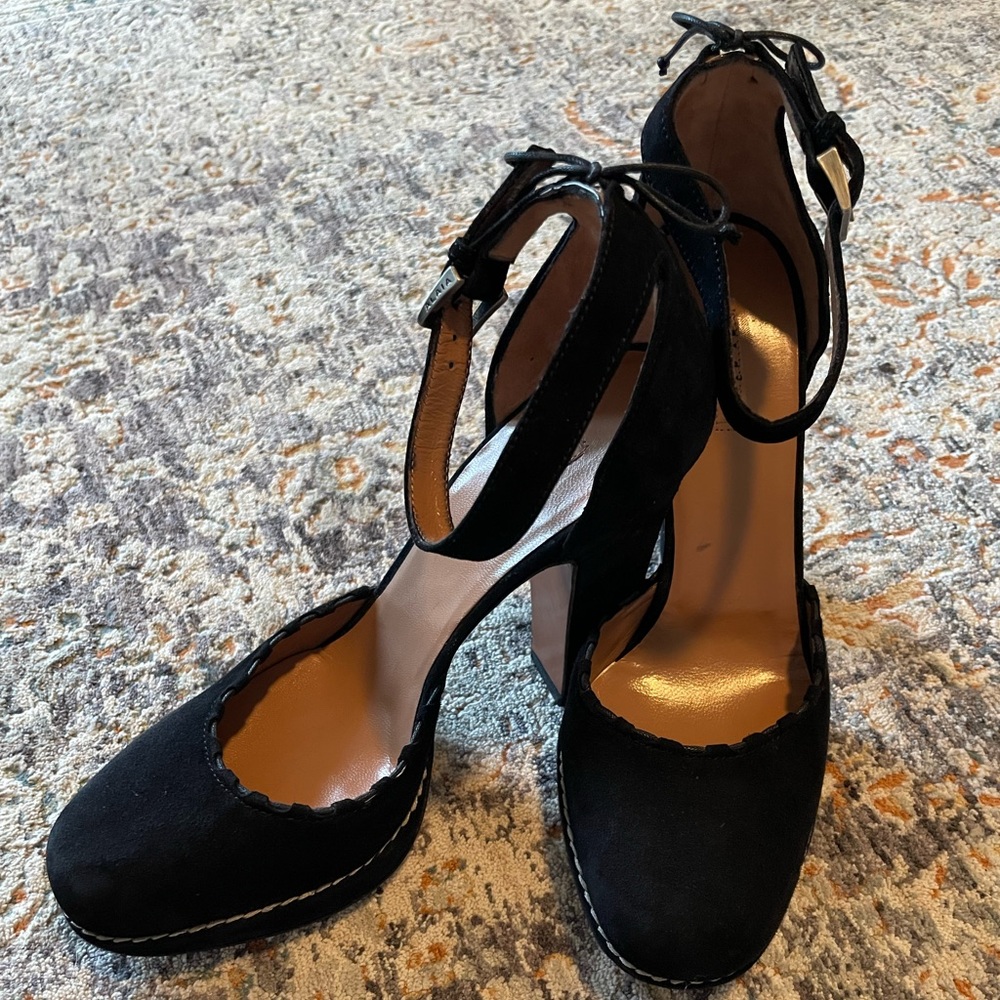 Like new Alaia Paris Black Suede Pumps